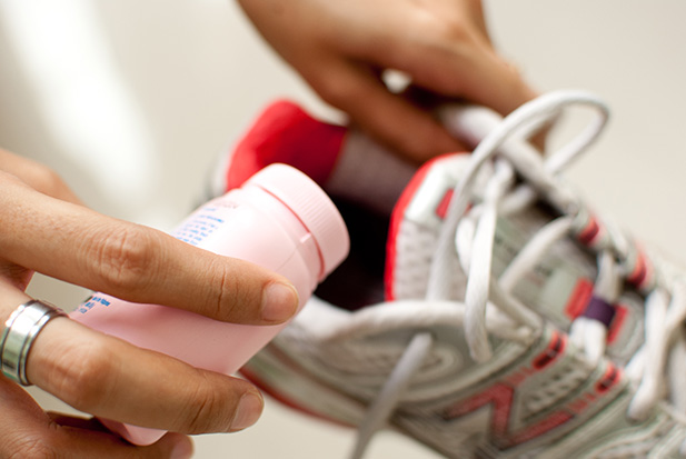 Яка присипка допоможе позбавитися від запаху ніг? » журнал здоров'я iHealth 