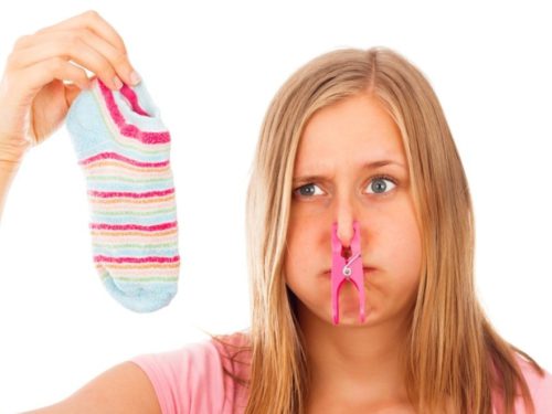 Запах ног у женщин причины и лечение