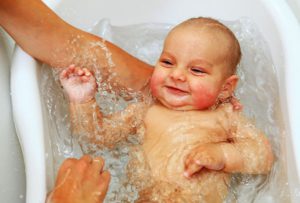 Правильно купать ребенка
