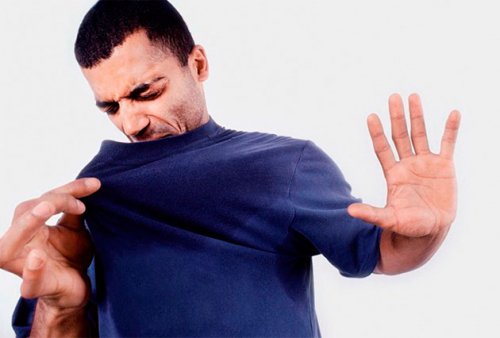 Пот пахнет луком