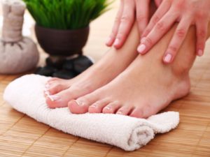 После душа вытирать ноги насухо